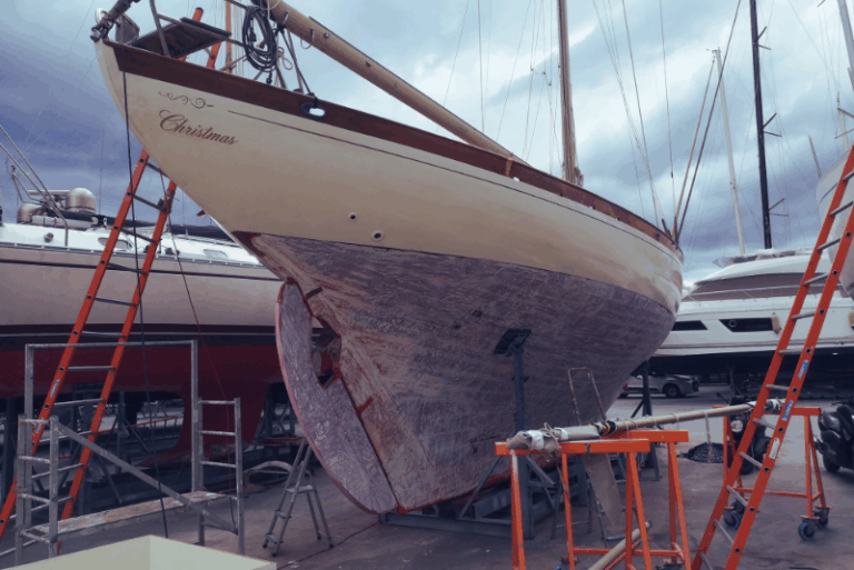 Christmas – Le refit d’un yacht classique en teck signé Starling Burgess